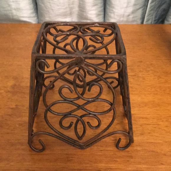 Southern Living At Home Rosedale Iron Baskets Set of 2 - Picture 3 of 8